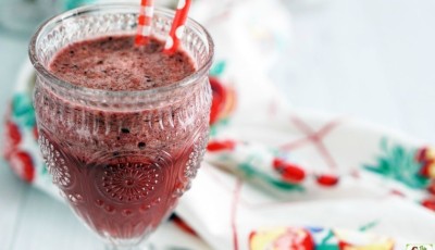 This Easy Berry Quick Iced Tea Smoothie