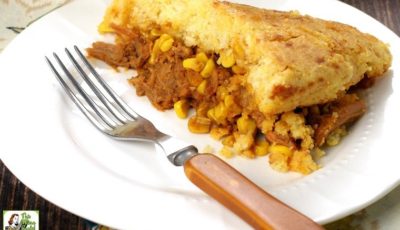 Looking for a one pot gluten free recipe? Click to get this Quick Easy Pulled Pork Cornbread Skillet Dinner recipe. This weeknight dinner takes less than 20 minutes to prep and 30 minutes to cook!