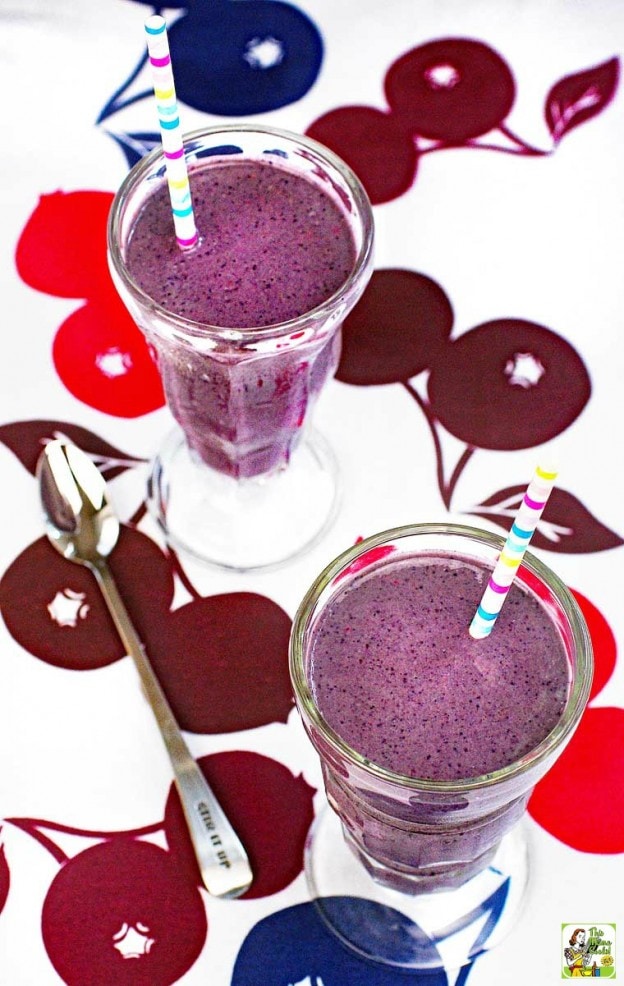 Protein Packed Berry Smoothie Recipe | This Mama Cooks! On a Diet