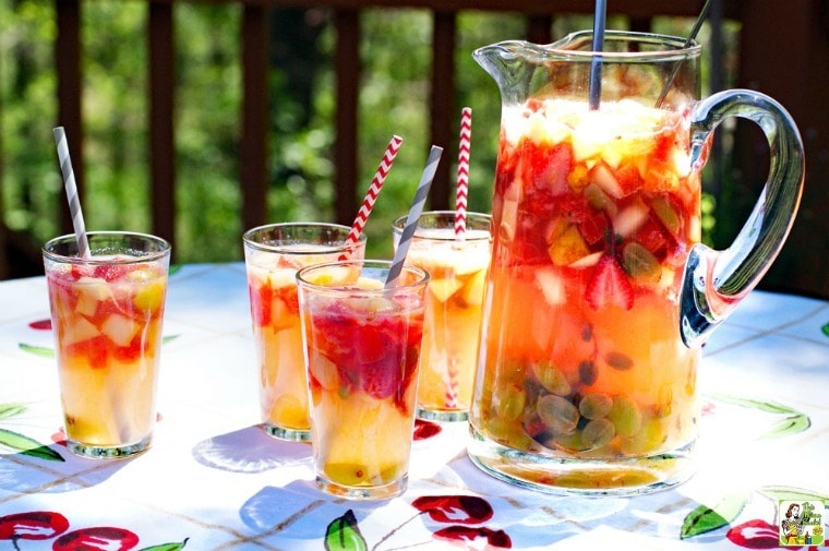 https://cdn.thismamacooks.com/images/2019/05/Lemonade-Sangria-1a-1.jpg