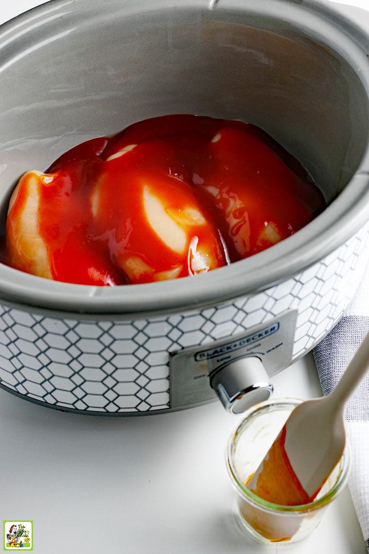 Making BBQ chicken breasts in a slow cooker